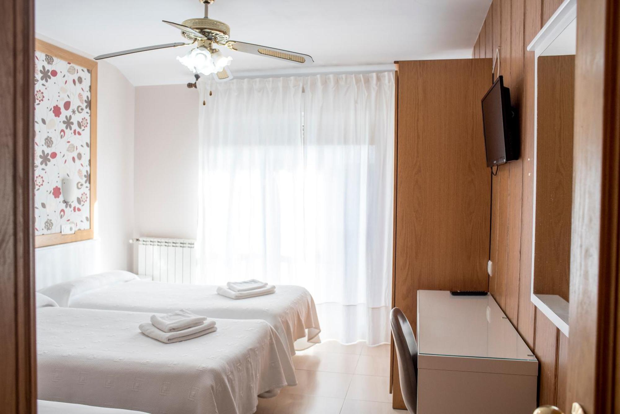 Hotel Ria De Суансес Екстериор снимка