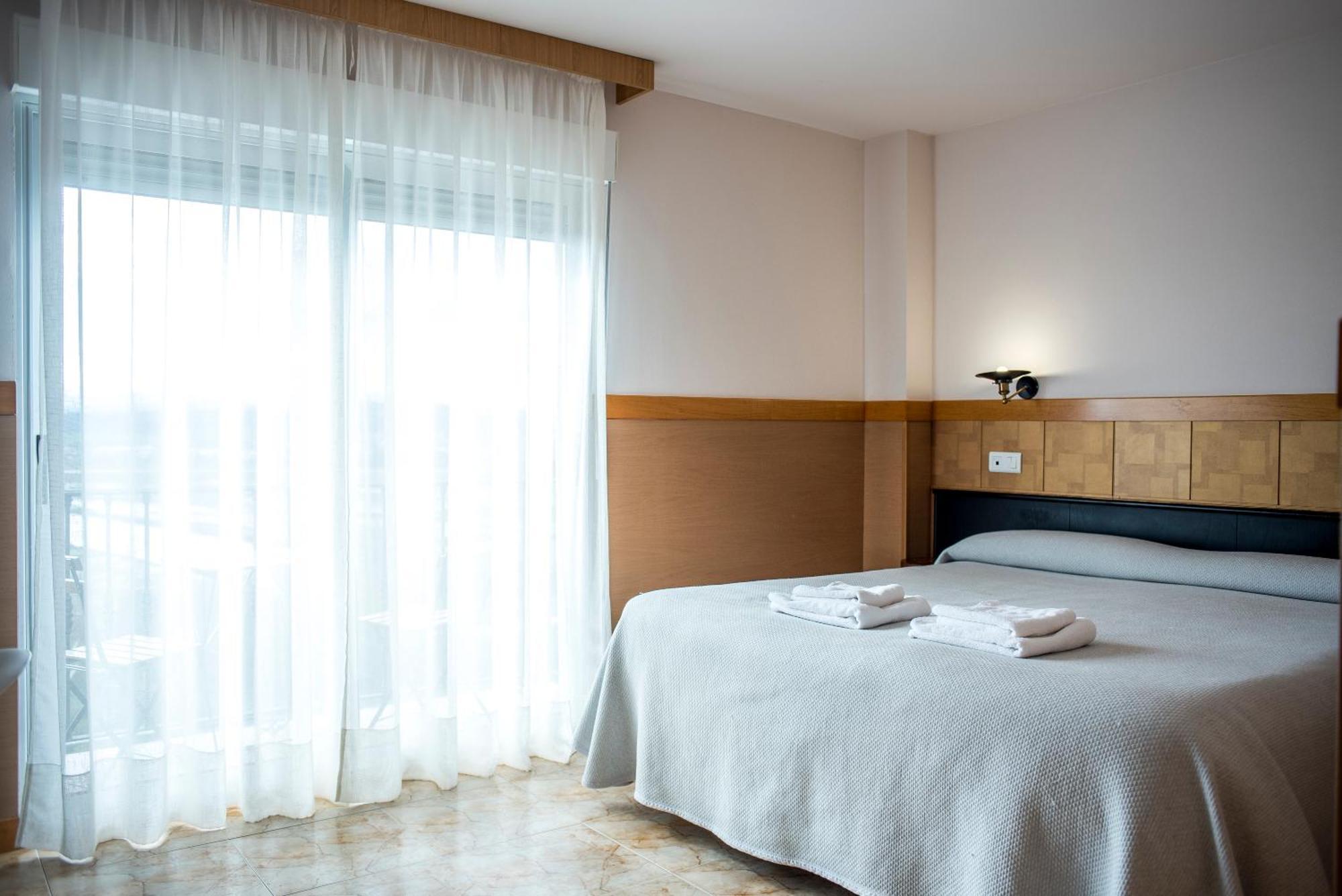 Hotel Ria De Суансес Екстериор снимка
