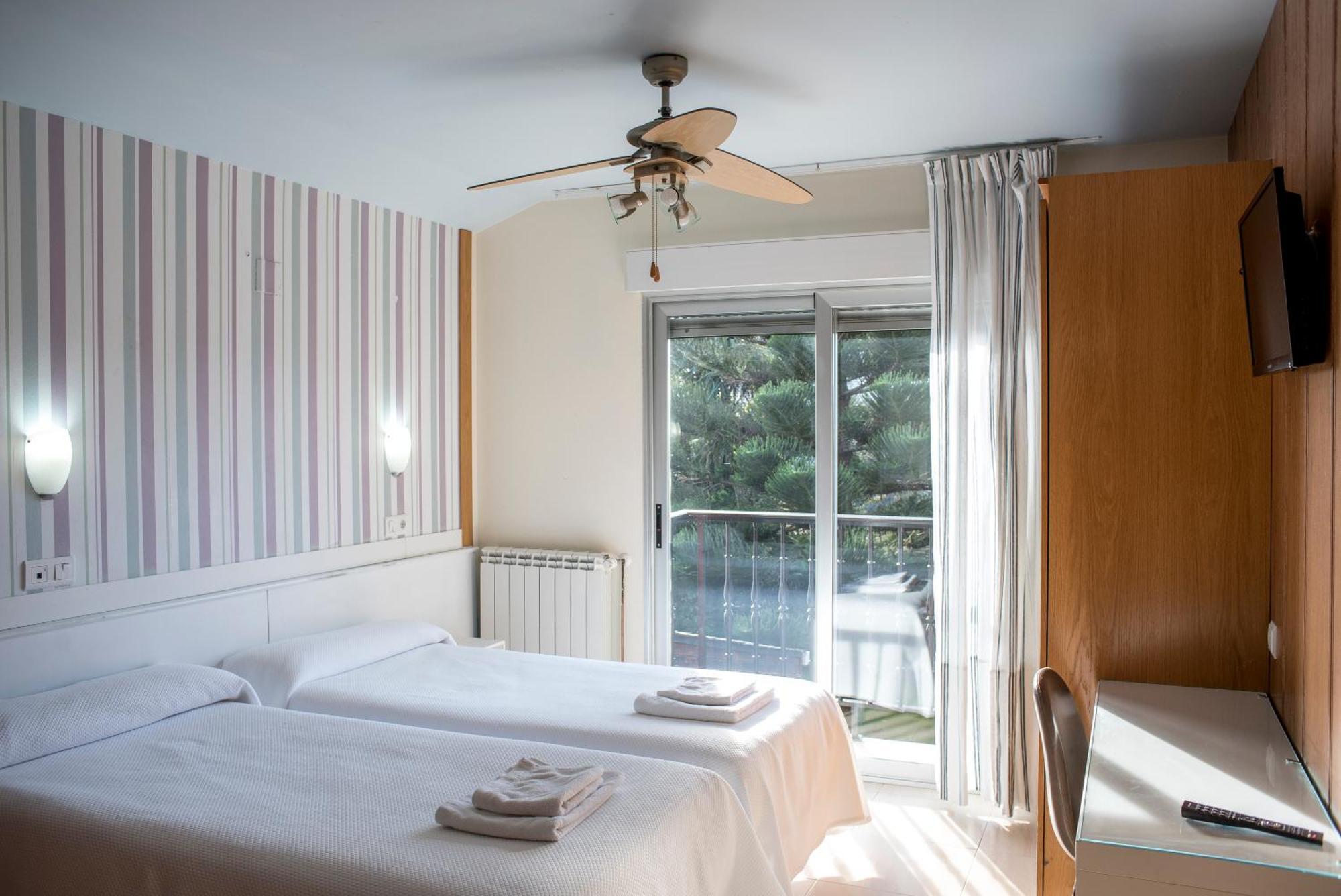 Hotel Ria De Суансес Екстериор снимка