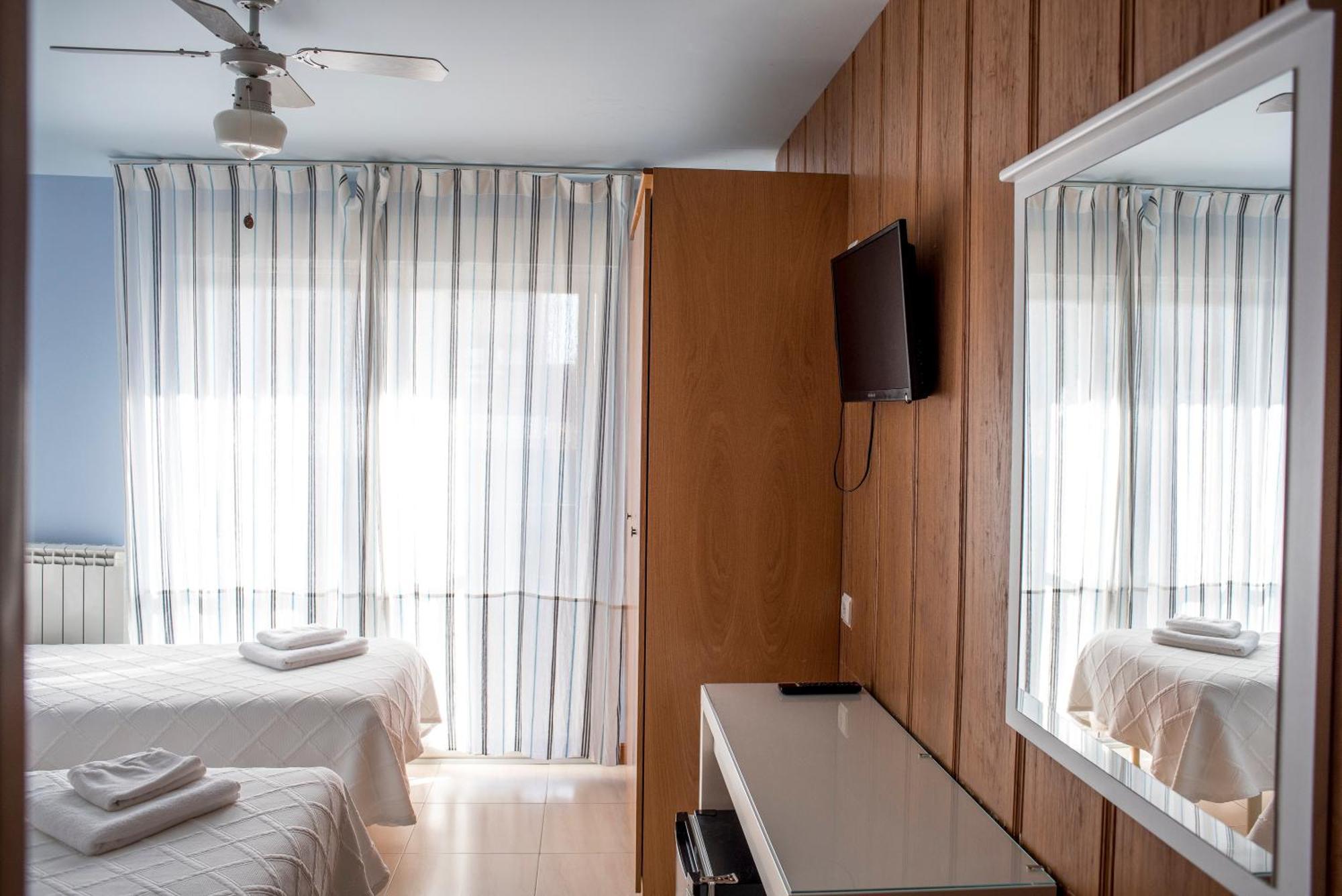 Hotel Ria De Суансес Екстериор снимка